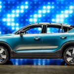 Chega ao Brasil por R$ 419.950,00, o Volvo C40, SUV cupê elétrico da marca sueca com design arrojado e ainda mais tecnológico.