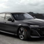 O BMW Série 7 2023 entrega luxo, potência, design extravagante e também uma versão elétrica