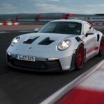 Novo Porsche 911 GT3 RS 2023 está disponível para encomenda no Brasil por R$ 1,76 milhão