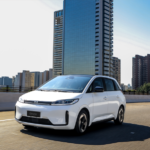 BYD entrega no Brasil a primeira unidade do D1, carro elétrico destinado para serviços