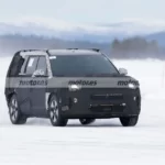 Novo Hyundai Santa Fe 2024 é flagrado em testes em condições de inverno