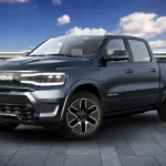 Ram 1500 REV 2025 é revelada no Salão de Nova York com alcance previsto de inigualáveis 800 km