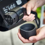 OSRAM amplia portfólio de acessórios automotivos e lança seu primeiro carregador 7 pinos para veículos elétricos